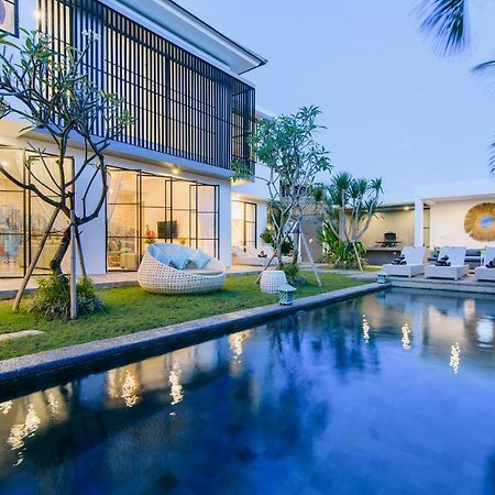Villa Como Close To Finns Beach Club Kuta Lombok Exterior foto